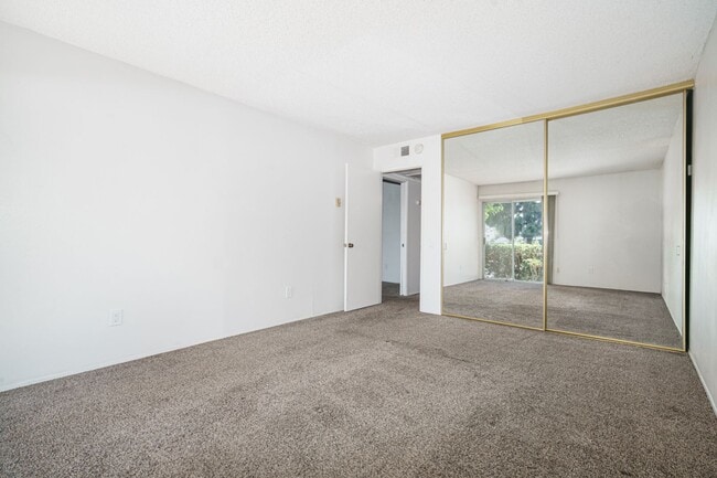 Building Photo - 1Bed/1Bath Single Story Condo in La Mesa w...