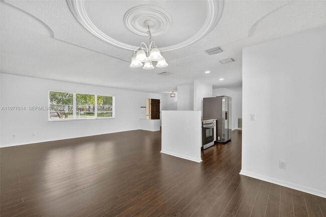 Building Photo - 770 SE Hollahan Ave