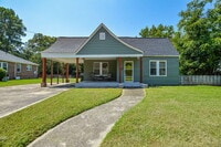 Building Photo - 654 E Black St