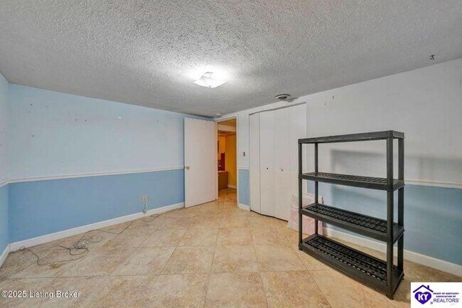 Building Photo - 809 Clifford Dr