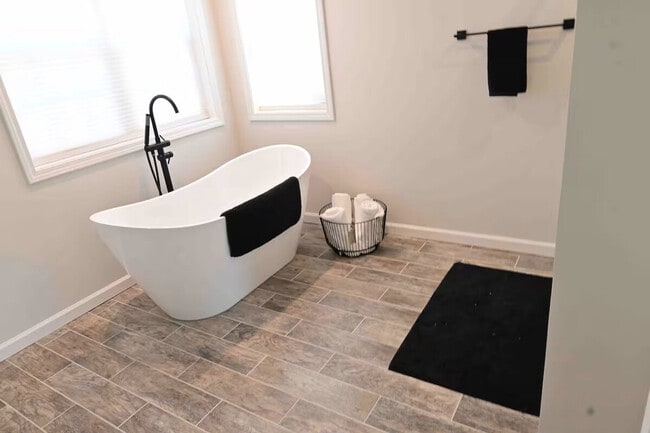 Building Photo - 184 Ruggles Rd