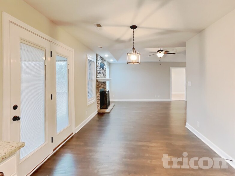 Building Photo - 685 Ellie Nat Dr