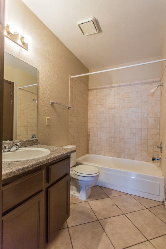 Building Photo - 588 Sellers Pl