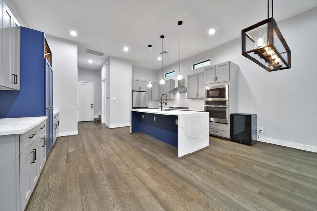 Building Photo - 1212 E 29th St