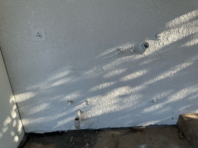 Building Photo - 132 W Deltha Ave