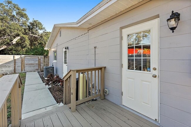 Building Photo - 5080 Oaklawn Ln