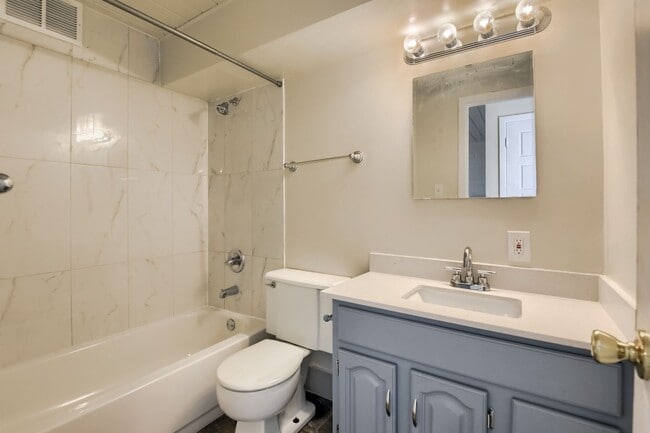 Building Photo - 2 Bedroom condo in Denver