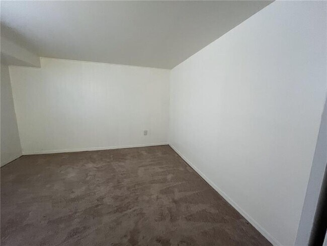 Building Photo - 332 Hailman St