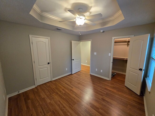 Building Photo - College Station - 2 bed - 2 1/2 bath Townh...