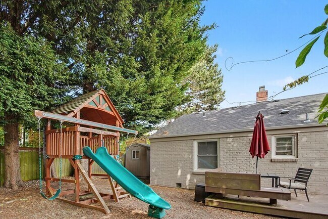 Building Photo - 3633 41st Ave W