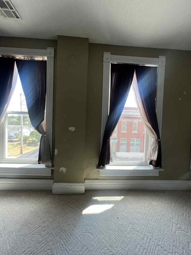 Building Photo - COMING SOON: Spacious Loft Living in the H...