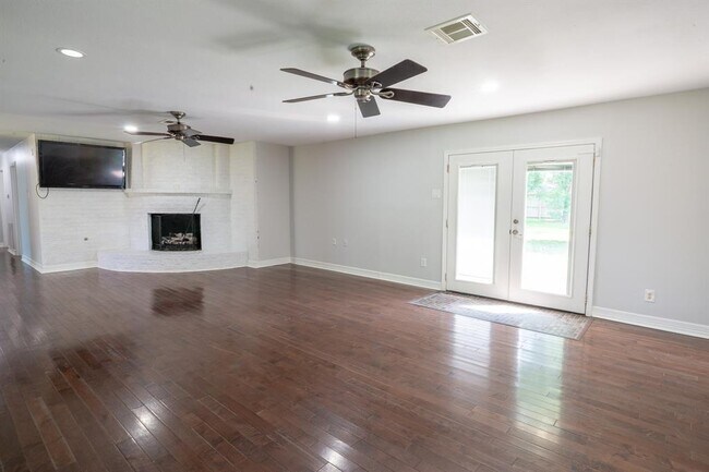 Building Photo - 12015 Cottonwood Ln