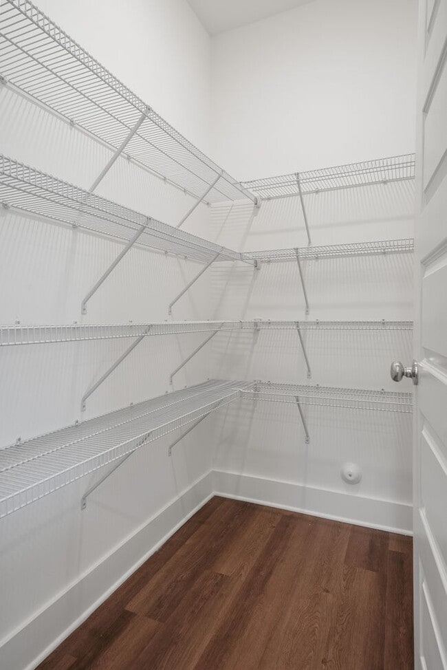 Building Photo - Spacious House with Elevated Amenities!