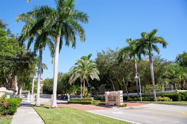 Building Photo - 509 E Sheridan St