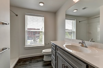 Building Photo - 550 New Holland Ave