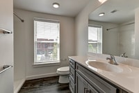 Building Photo - 550 New Holland Ave