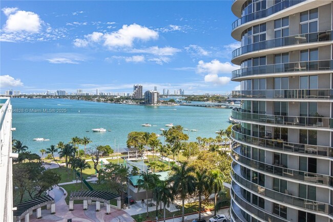 Building Photo - 1800 N Bayshore Dr