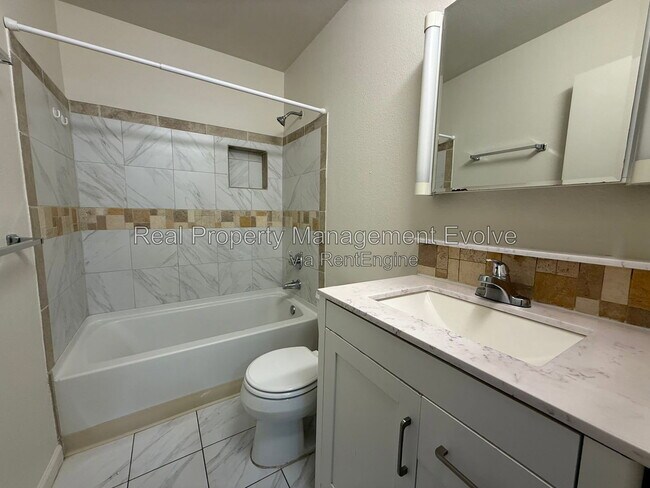 Building Photo - 4709 N 26th Ln