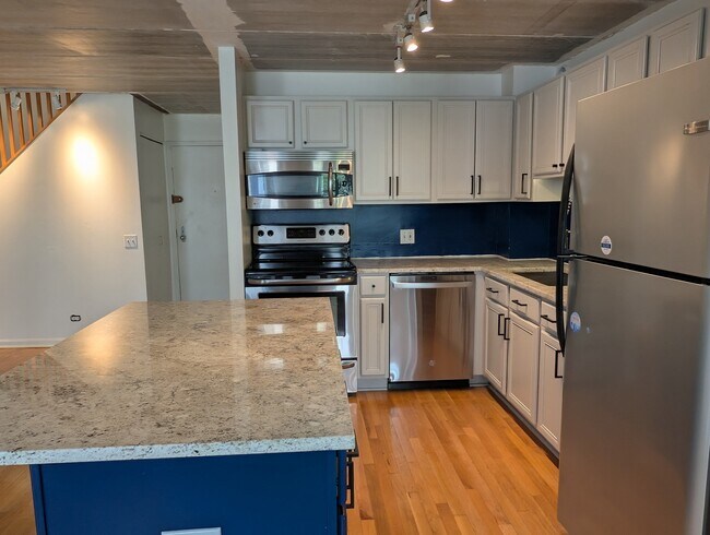 Building Photo - 711 W Gordon Terrace