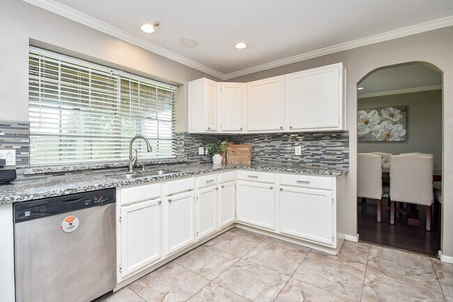 Building Photo - 7318 River Garden Dr