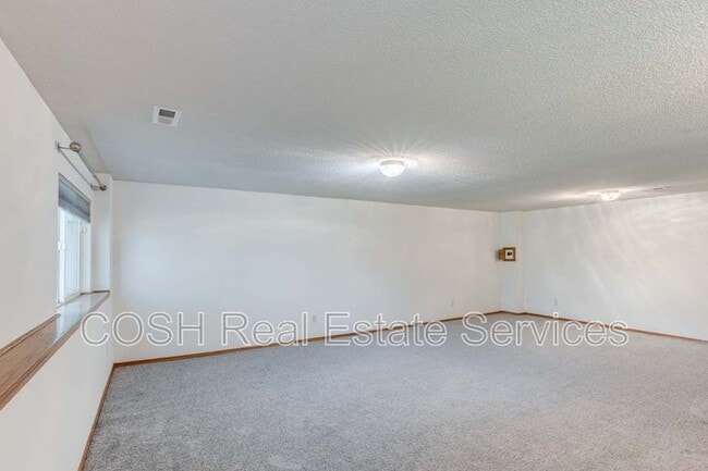 Building Photo - 1420 N Aksarben St