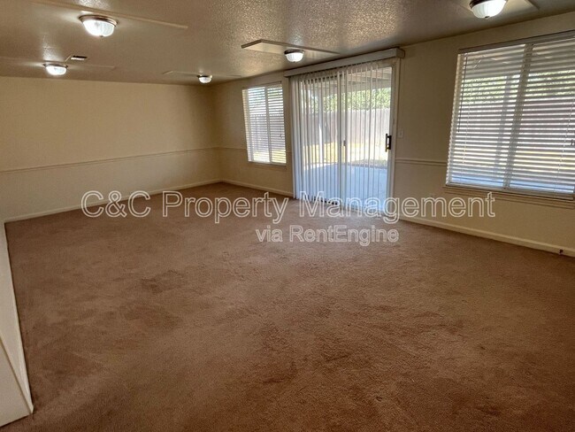 Building Photo - 15290 Sunset Dr