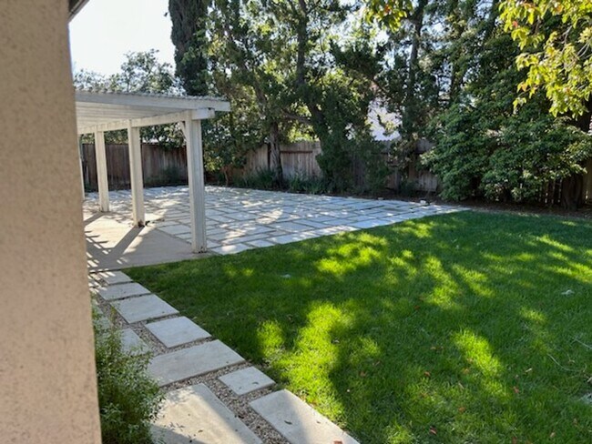 Building Photo - 4BD/$5650 MO/ 1 STORY HOME/WESTLAKE VILLAGE