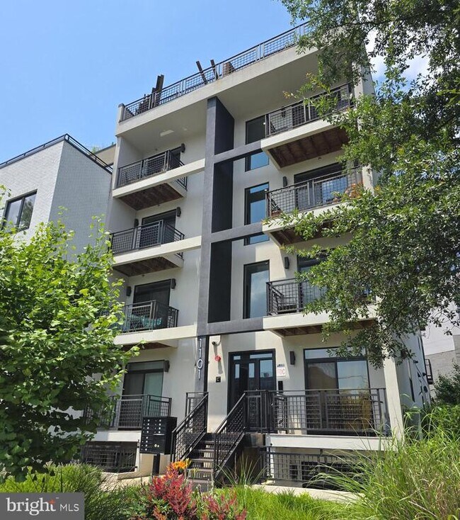 Building Photo - 1101 Fern St NW