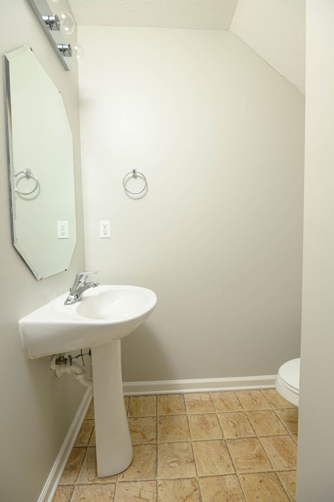 Building Photo - Lee Crossing Neighborhood, Easy access to ...