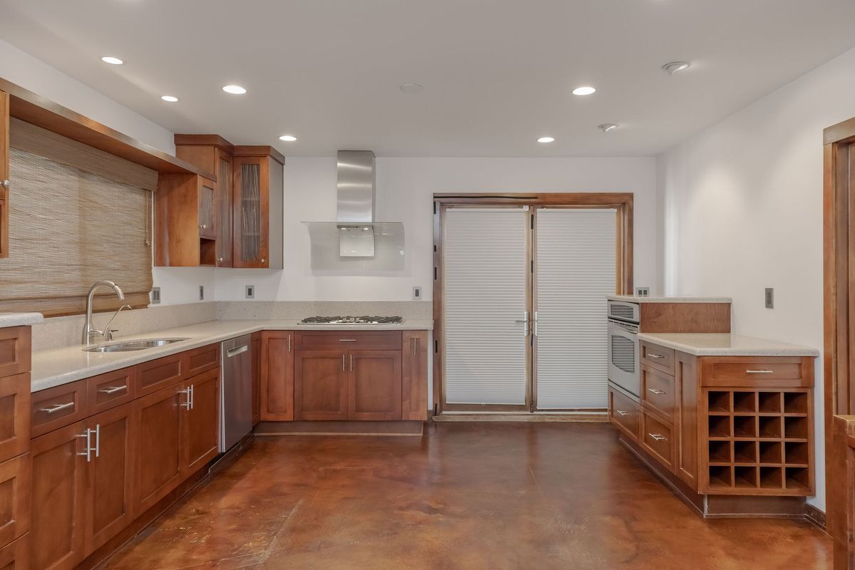 Building Photo - 709 Avenue D