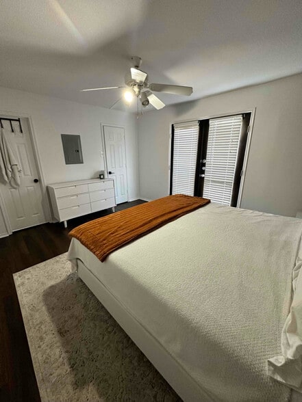 Building Photo - 10109 Regal Park Ln