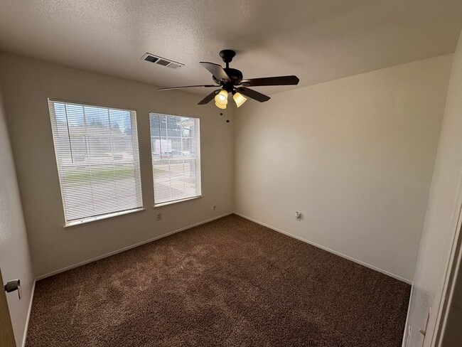 Building Photo - NW Visalia home available in a great neighborhood! available soon