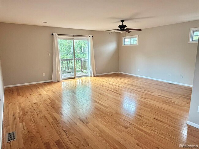 Building Photo - 2111 Earlmont Rd