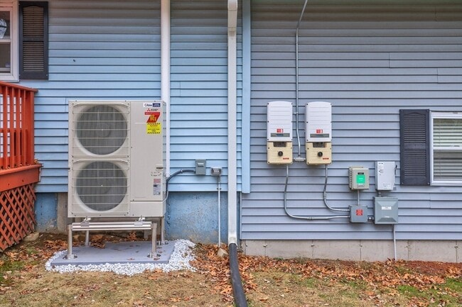 Building Photo - 8 Leonard Dr