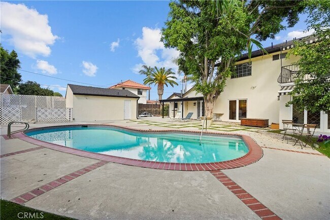 Building Photo - 7425 Vanalden Ave