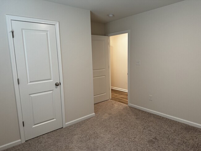 Building Photo - 230 Pedric Dr