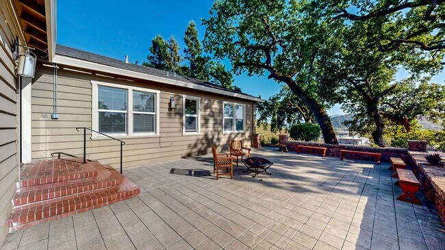 Building Photo - Experience true Wine Country Luxury living...