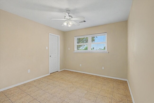 Building Photo - 827 Pickney Ave