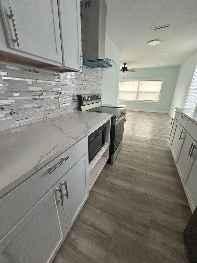 Building Photo - 2336 N Estelle Ave