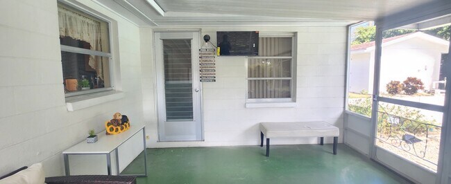 Plenty space for all to enjoy - 5914 Wilson Dr