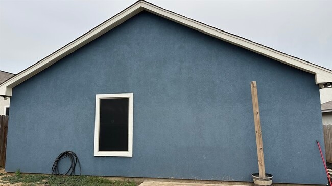 Building Photo - 3704 Octavia Dr