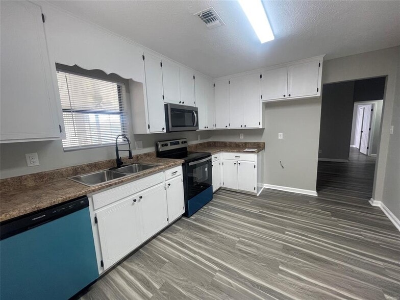 Building Photo - 7048 Epperson Dr