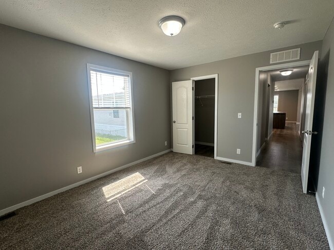 Building Photo - 15385 Dominique Dr