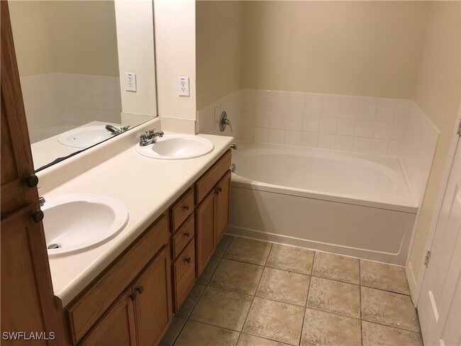 Building Photo - 7985 Preserve Cir