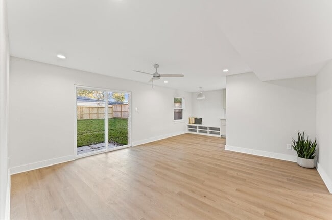 Building Photo - 10607 Overbrook Ln