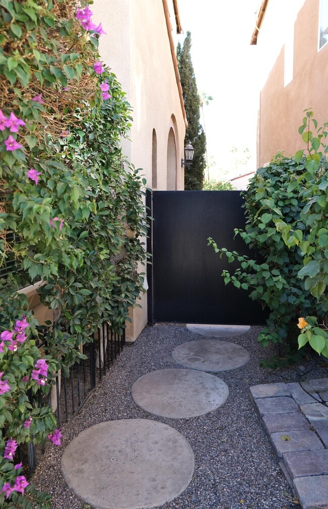 Building Photo - 1816 Pintura Cir W