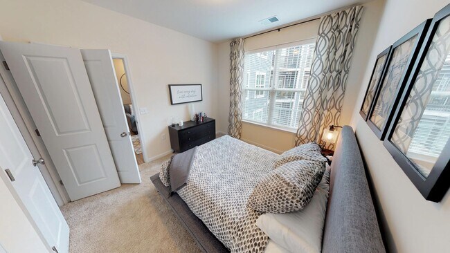 Building Photo - A0 | 1 Bed 1 Bath | 563 sf | $1500-$1770 |...