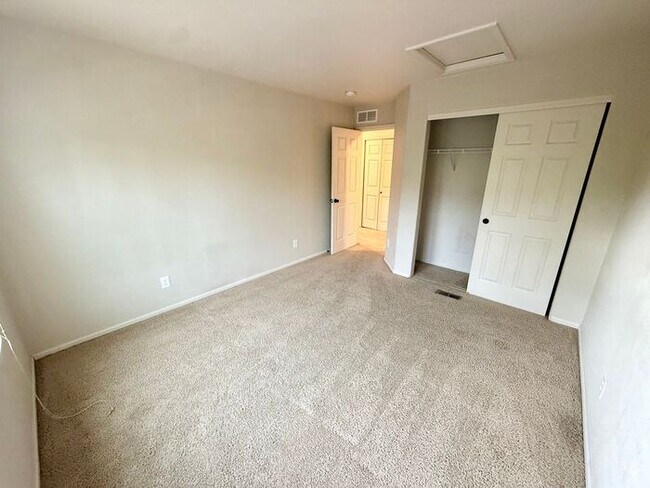 Building Photo - Stunning 4 bedroom/ 2.5 bath home with 2 car Attached Garage in Fort Collins, Colorado