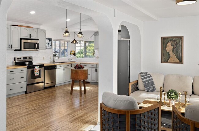 Building Photo - Spectacular Views Close to I-90!