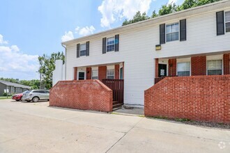 Building Photo - 3 Bed 2 bath Townhome